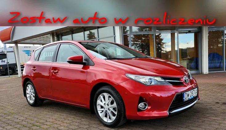 toyota auris śrem Toyota Auris cena 42900 przebieg: 64000, rok produkcji 2014 z Śrem